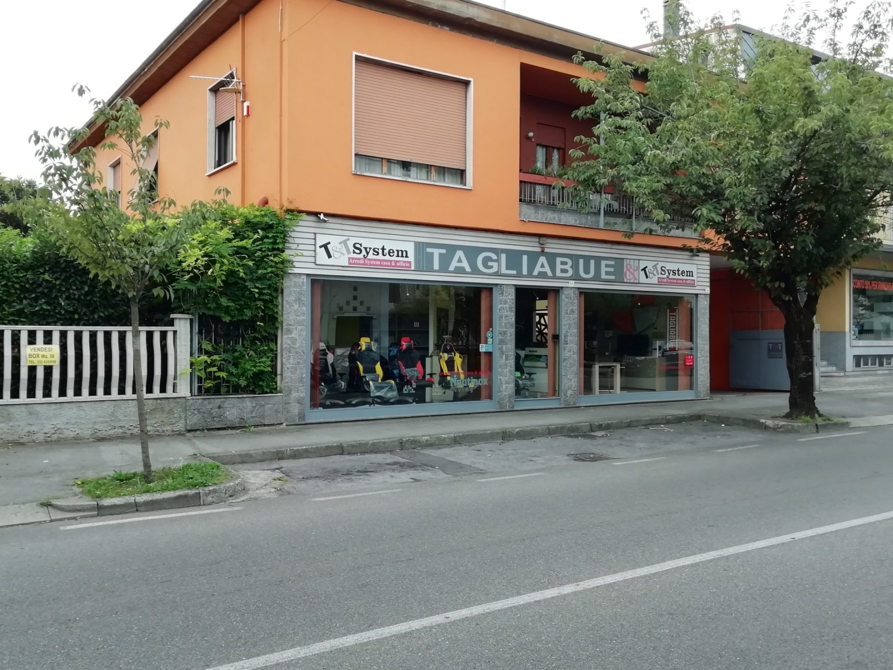 Negozio di T&T System Tagliabue Arredamenti.